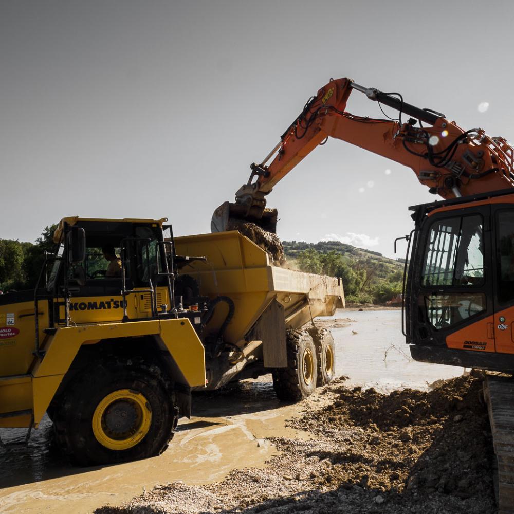 Interventi di ripristino geologico attraverso la creazione, la manutenzione e la bonifica di fiumi e canali.